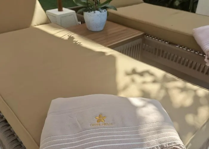 Griya Melati, Authentic Joglo 2br Private Pool In ゲストハウス 3*