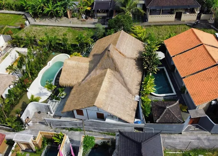 Griya Melati, Authentic Joglo 2br Private Pool In ゲストハウス 3*