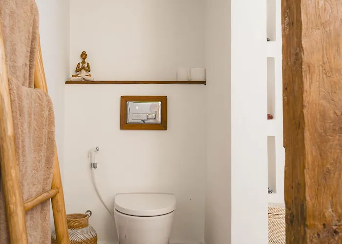Griya Melati, Authentic Joglo 2br Private Pool In ゲストハウス 3*